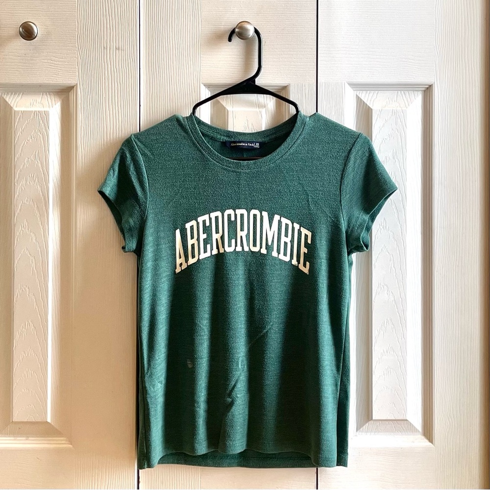 Abercrombie & Fitch: Green Short-Sleeve “ABERCROMBIE” Tee